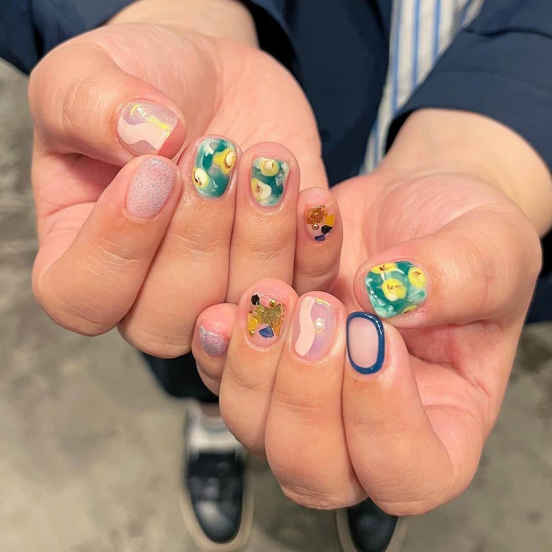 赤木 桃 #ちゃんものインスタグラム：「女性らしさのあるポップアート🎭🌹」