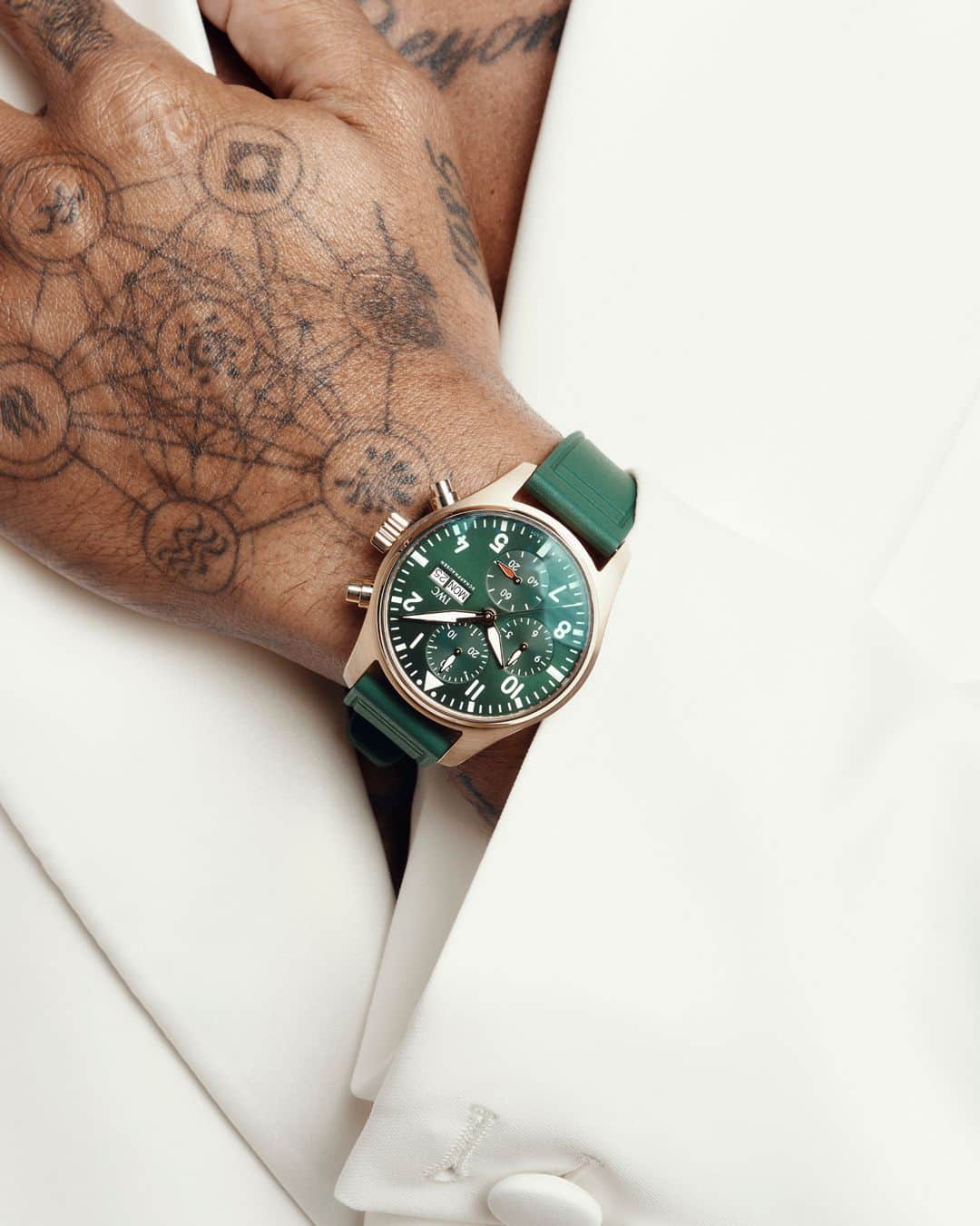IWCのインスタグラム：「Influenced by aviation. Even if you aren’t taking to the skies, our #IWCpilot Chronograph (Ref. IW388110) is a high performing tool watch with superior craftsmanship and a standout colour combination of green and gold. #TheReference   🔗Link in Bio」