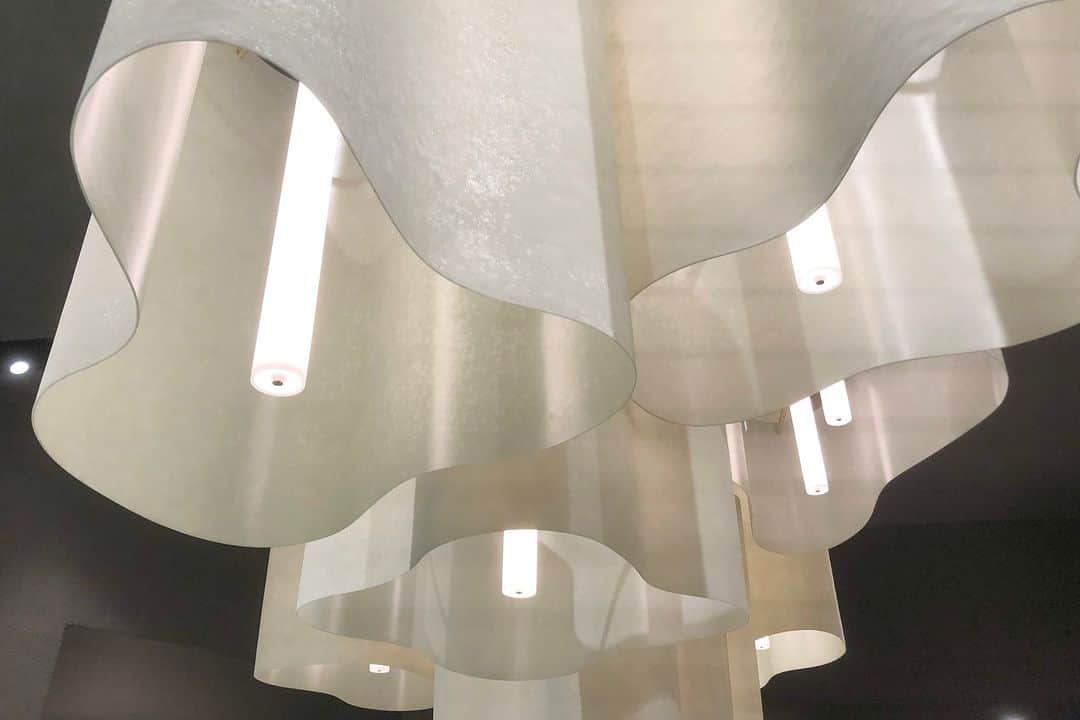 Baxter Japan / バクスター ジャパンのインスタグラム：「LIGHTING : NUVOLA DESIGNER：DRAGA & AUREL  イタリア語で「雲」を意味するNUVOLA。 名前の通り雲のようなビジュアルの照明です。  【 Baxter Tokyo 】 東京都港区南青山4-18-16 フォレストヒルズ WESTWING B1F Tel：03-5413-8913　Mail：info@omobito.jp Store : 11:00～18:00 (※水曜日のみ事前予約制)  . . .  #baxtercinema #baxtermadeinitaly #baxter #baxterjapan #baxtertokyo #leather #interior #interiordesign #interiorstyling #furniture #lifestyle #design #バクスター #バクスタージャパン #インテリア #家具 #インテリアデザイン #レイアウト #ライフスタイル #デザイン #家具 #照明 #ソファ #チェア #テーブル #レザー #ヌバック」