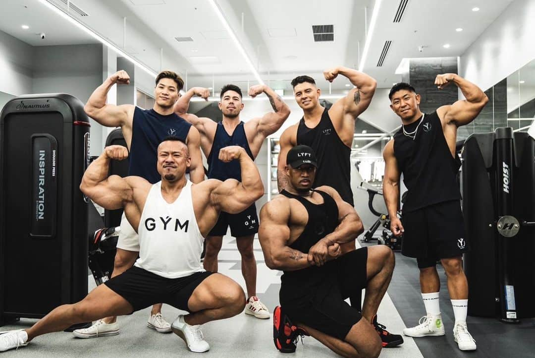 エドワード加藤さんのインスタグラム写真 - (エドワード加藤Instagram)「今日LYFT GYMは無事にグランドオープンを迎えられることができました！ここまでの道のりは長かったですが、最高の仲間のおかげで大変な気持ちよりもワクワクが上回り全力でみんなでLYFT GYMを作ることができました！でも、ここからが本当のスタートです！不可能と思われるチャレンジを成功させるのは大変なことなのはわかっていますが、それを成功に導ける熱い仲間がいるし、LYFTというブランドをもっとスケールアップする最高のチャンスだと思っています！2人から始まった会社で今は表参道ヒルズにジムを作れるようになったと思うと感慨深い気持ちでいっぱいです！日本一売上げや利益があるフィットネスの会社にはなれないと思いますが、日本一イケてるフィットネスの会社にはなれると思っています！ここまでこれたのもLYFTを愛してくださってるみなさんのおかげです！！！　心から感謝しています！！そして今後ともよろしくお願い致します！！ @lyft.gym」5月26日 22時05分 - edward_kato_fitness_jp