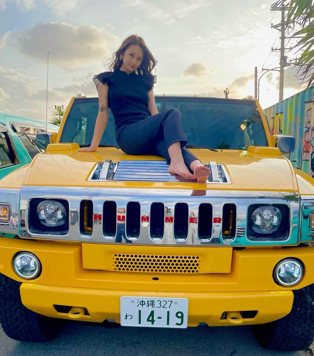 IORIのインスタグラム：「・ 黄色のハマーが可愛すぎる🥹💛 宮古島でレンタカー借りるならここ🕊️  @miyako.car.club   #宮古島#宮古島旅行 #宮古島レンタカー#名古屋 #錦#錦3#GOLD#サロンドゴールド #salondegold」