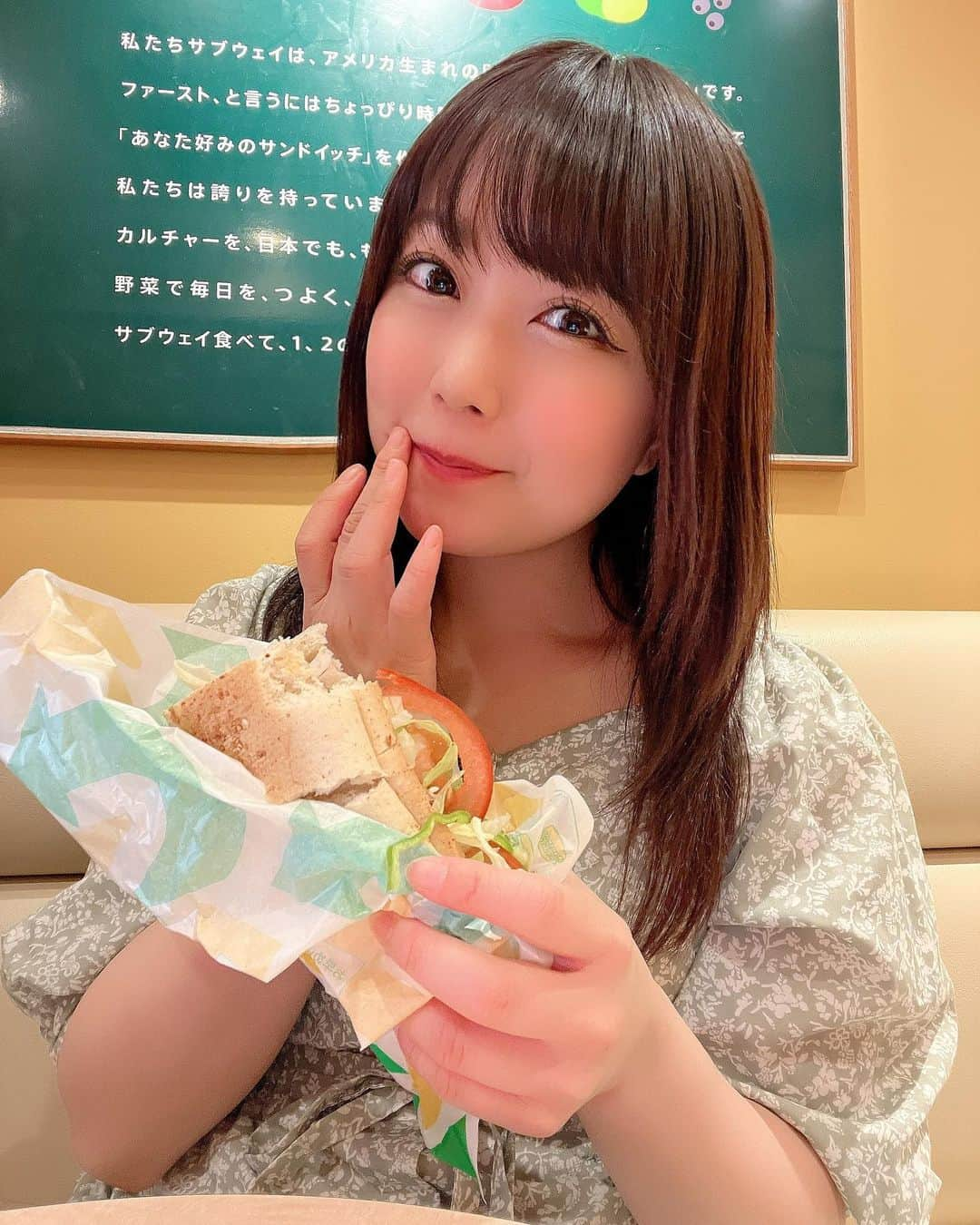 嶋梨夏さんのインスタグラム写真 - (嶋梨夏Instagram)「違うのにしてみようと思いながらやっぱり美味しくてハニーオーツにしちゃいます🥰 . . . . . #被写体 #お仕事依頼受付中 #サブウェイ #SUBWAY #腸活サンド #もぐもぐ #いっぱい食べる君が好き #えくぼ #アラサー女子 #平成元年生まれ #150cm #ファインダー越しの私の世界 #ポートレート #ポートレート撮影 #女優 #actress #photooftheday #JAPAN #japanesegirl #instagood #followme #ricashima #嶋梨夏」5月26日 22時06分 - shimarica_jp