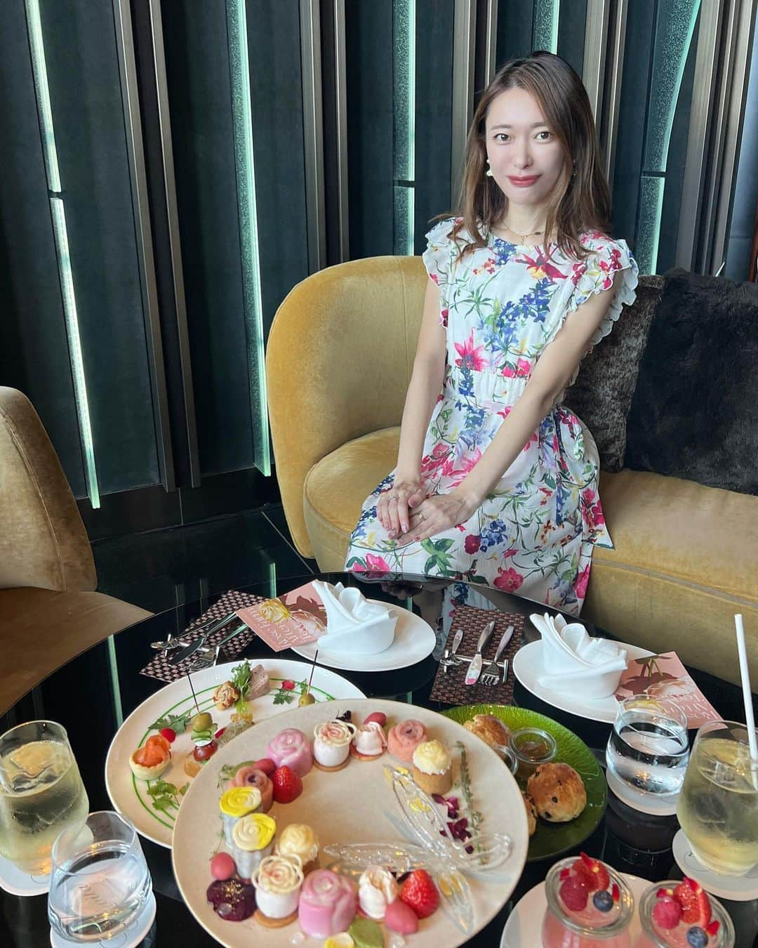 菊池かなこさんのインスタグラム写真 - (菊池かなこInstagram)「🌹Rose Farm Afternoon Tea🫖  📍ザ・プリンスギャラリー東京紀尾井町 / Levita @princegallerytokyokioicho   薔薇をテーマにしたアフタヌーンティー🍰🌹💕  普段あまりアフタヌーンティー行かないけど、 これはあまりにも可愛くてすぐ予約✨  *.:･.｡**.:･.｡**.:･.｡**.:･.｡**.:･.｡** #rosefarmafternoontea 🌹 #アフタヌーンティー#東京アフタヌーンティー #ホテルアフタヌーンティー#ローズアフタヌーンティー #ヌン活#アフタヌーンティー東京#ホテル女子会 #ザプリンスギャラリー東京紀尾井町 #プリンスギャラリー東京紀尾井町 #theprincegallerytokyokioicho #ラグジュアリーコレクション #luxurycollection」5月26日 22時10分 - canana_kanako