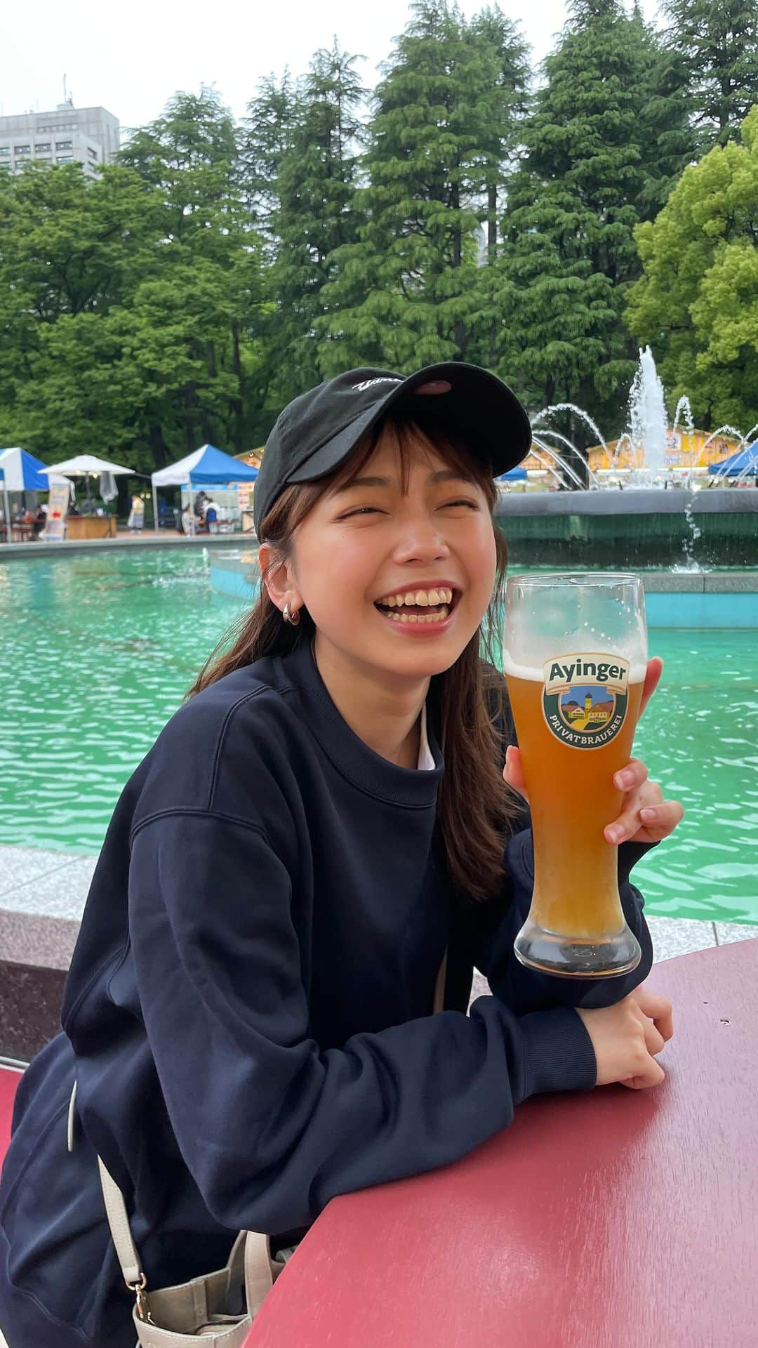 すえきひなたのインスタグラム：「オクトーバーフェス行ってきましたよ🍺 最高の祭典！！！！ わたしのためにあるんかな？って感じ☺️ . . フルーツビアとか種類も豊富でビール苦手な方でも絶対楽しい！時間でステージもあってみんなで踊ったりして最高です👏 . . #オクトーバーフェスト#日比谷#日比谷公園#クラフトビール」