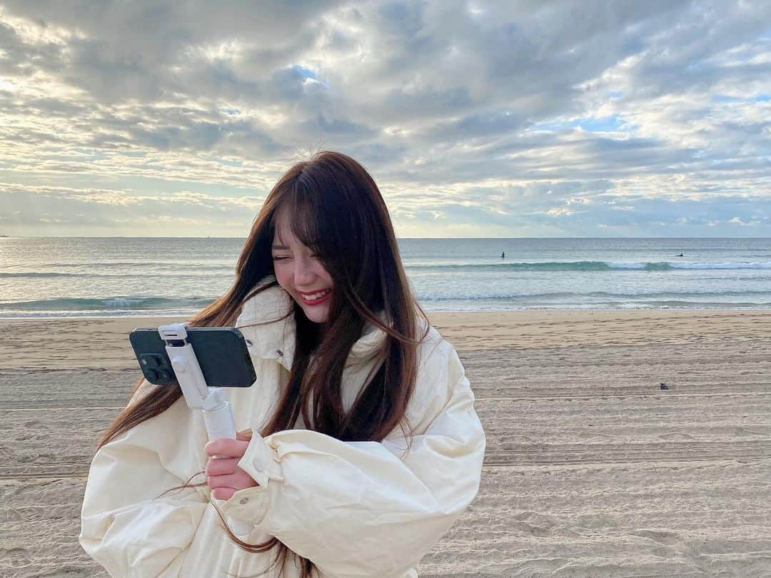 堀尾実咲のインスタグラム：「DVD「グ裸ンピング」の発売日が近づいてまいりました🫣💖 写真は撮影中オフショットだよお🫣 こんな感じで動画撮ってはチェック(2.3枚め草)を繰り返して納得いくまで何度も撮ったよお🥲  この作品をやっと大好きなみんなの元にお届けできる...🥹 感慨深いわぁ✨🥹  ぜんぶが初めてのことで まだまだ世の中にはわたしが知らないことがたくさんあり(壮大w) 手配等々に手こずり過ぎて我ながら情けなくて悔しくて今日とかちょっと泣いたしっっっっっ🥸w  そんなこんなでやっとこさみんなの手に渡った日にゃまた泣いちまうよ...🥹  みんながDVD観て楽しんでくれてる姿を思い浮かべて リリイベ、発売日まであと少し... がんばろうと思います✊🥹  🌟リリースイベント🌟 ⭐︎5/28(日)13:00-16:00(途中退室も可) ⭐︎場所:目黒某所 (ご予約完了してくださった方のみ会場の詳細をメールでお伝えします) ご予約はこちらから👇  https://docs.google.com/forms/d/1vyTNxjaa2140DvvMQq4lhaXBJi6KGe2NjuQEo7i-1ks/viewform?edit_requested=true  🌟DVD予約販売中🌟 購入予約販売はこちらから👇  https://xs335474.xsrv.jp/misaki-lp/  #グ裸ンピング」