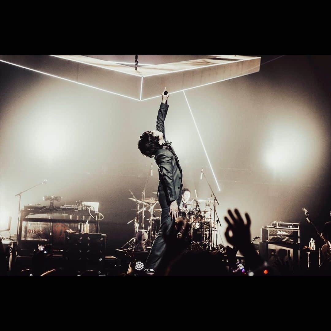 のインスタグラム：「・ 『DISH// HALL TOUR 2023“TRIANGLE”』 2023.05.21@名古屋・名古屋国際会議場 センチュリーホール  #北村匠海 (Vo/G) @take_me_1103  #矢部昌暉 (Cho/G) @pantystar_masaki  #橘柊生 (DJ/Key) @to_i1015  #泉大智 (Dr) @daichi_izumi  photo by @rayotabe  #DISH」