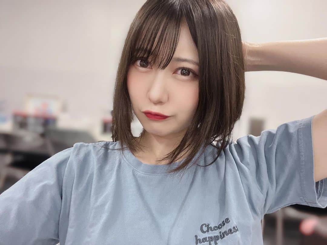 空野青空のインスタグラム：「髪の毛切りたくなってきた ばっさりぃ〜」
