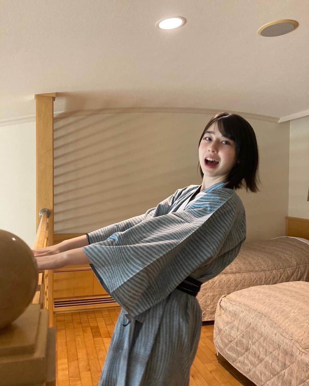 石川花のインスタグラム：「パート1 🩶」