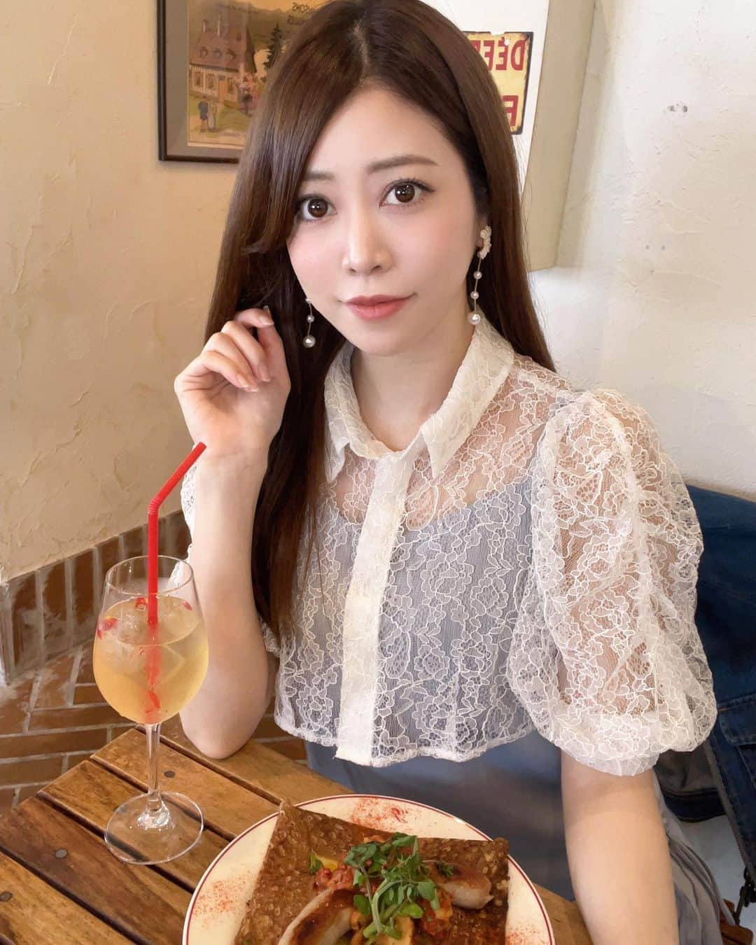 薄井美樹さんのインスタグラム写真 - (薄井美樹Instagram)「． 久しぶりのストレート💕   珍しく水色のお洋服😉✨ パステルカラーって可愛い♫」5月26日 22時39分 - mikiusui_211