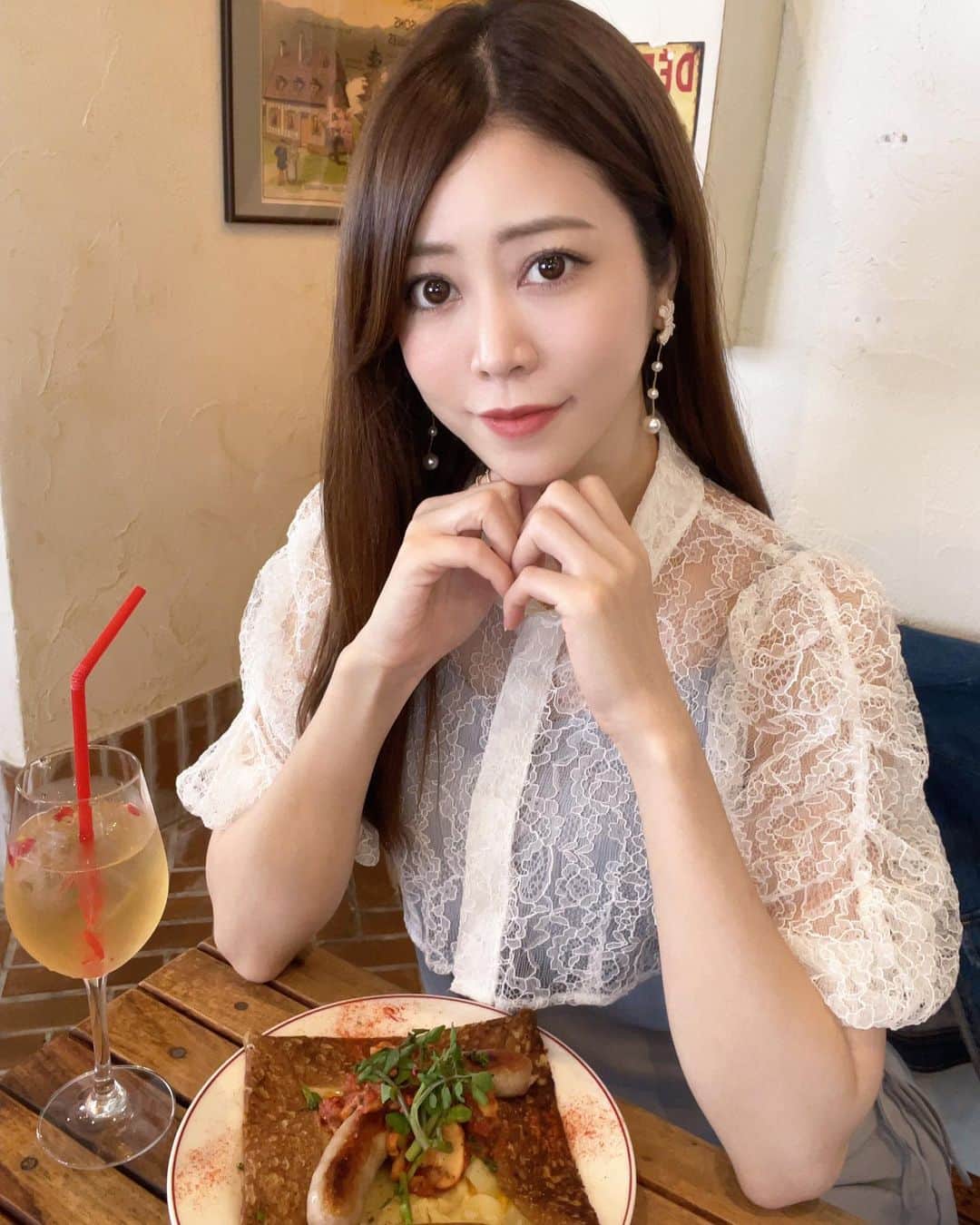 薄井美樹のインスタグラム：「． 久しぶりのストレート💕   珍しく水色のお洋服😉✨ パステルカラーって可愛い♫」