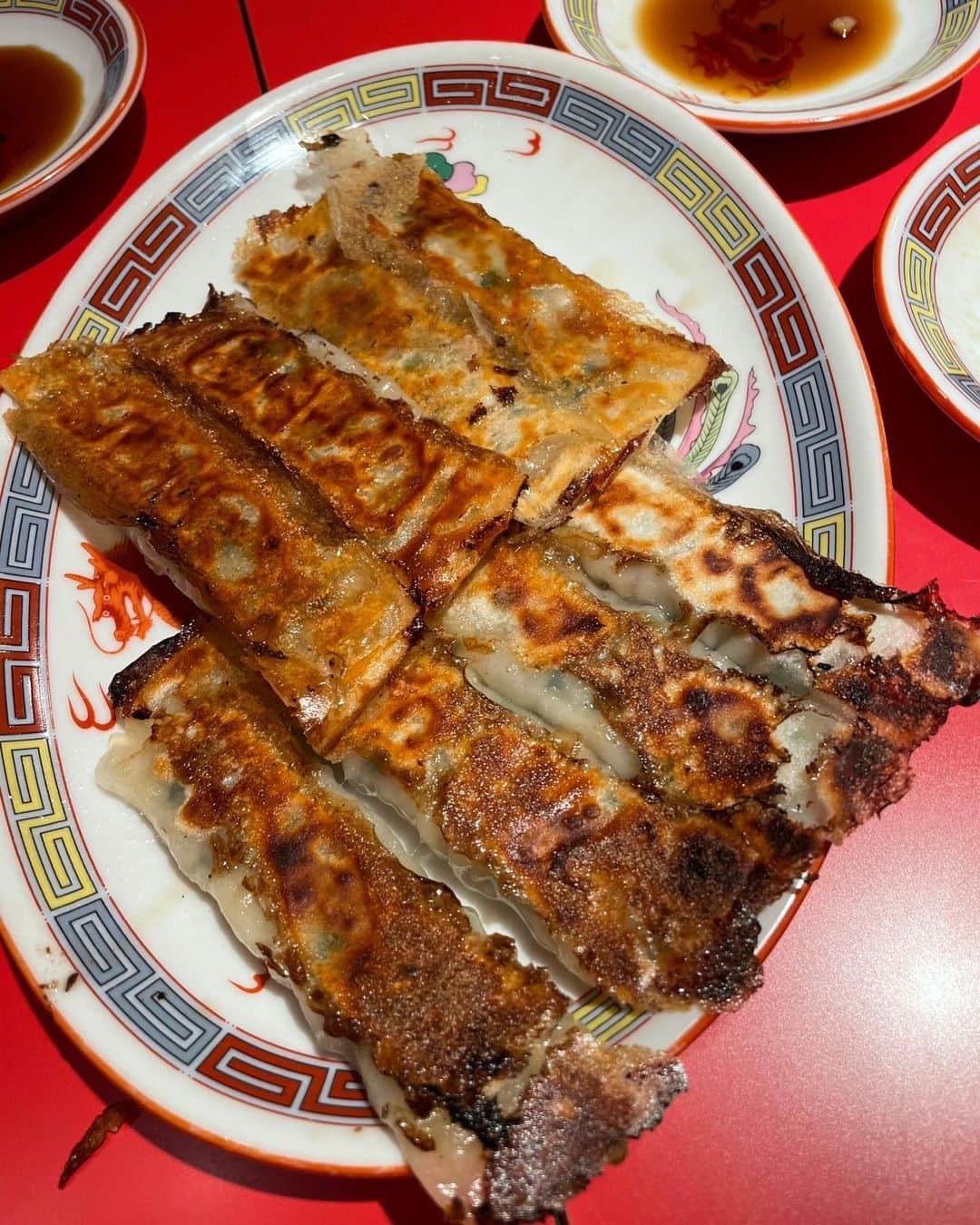 坂口理子さんのインスタグラム写真 - (坂口理子Instagram)「台湾気分🇹🇼味わえました☺︎ 次は2階席に行きたい☺️!!  シャーベットとクリーム付きのサワーが美味しすぎたし映えでした！  餃子と麻婆豆腐が特に好きだった！  最後の提灯は"推し"提灯です。笑  #台湾餃子 #西新 #西新グルメ #福岡グルメ #餃子」5月26日 22時40分 - ricopi__hkt48