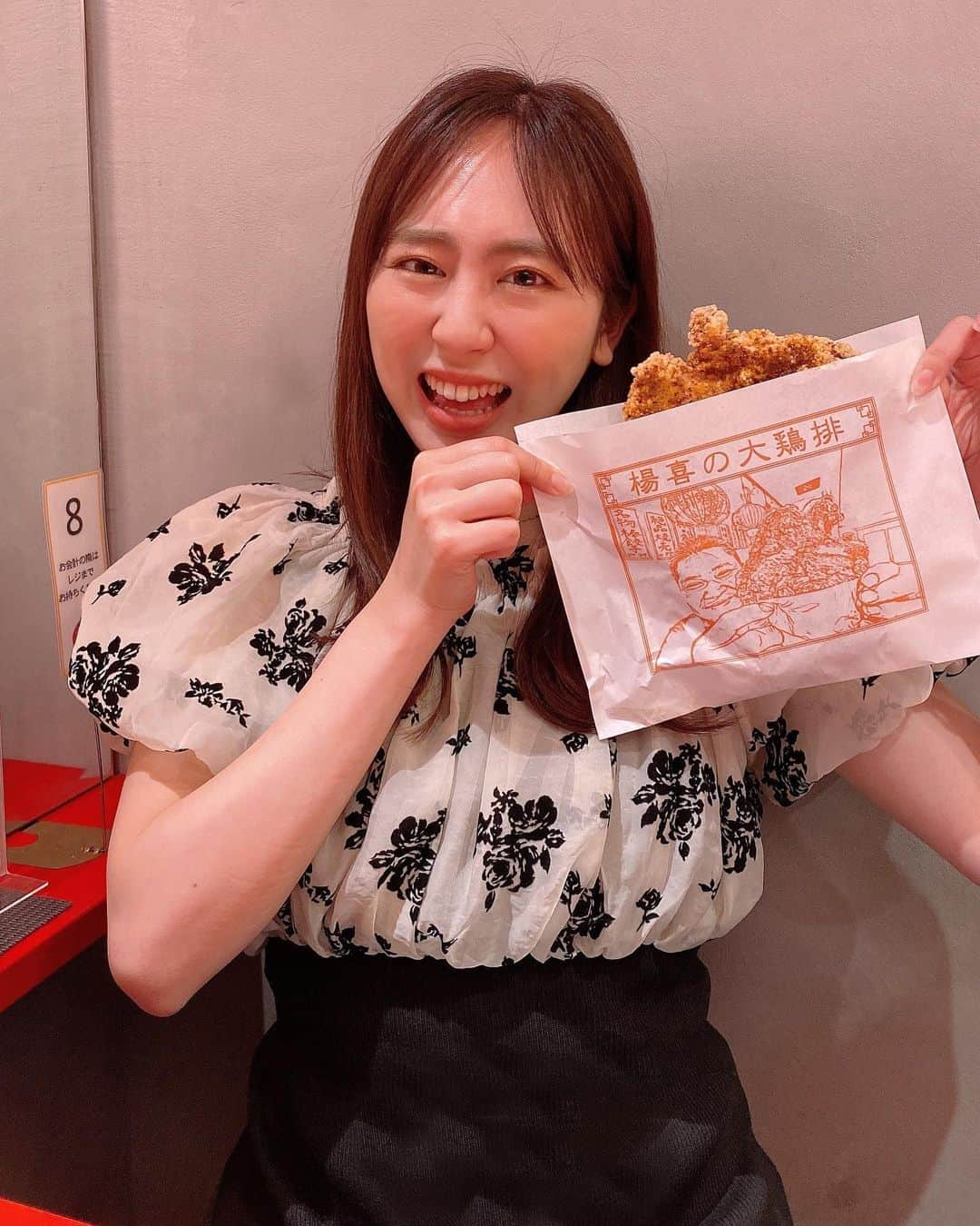 坂口理子さんのインスタグラム写真 - (坂口理子Instagram)「台湾気分🇹🇼味わえました☺︎ 次は2階席に行きたい☺️!!  シャーベットとクリーム付きのサワーが美味しすぎたし映えでした！  餃子と麻婆豆腐が特に好きだった！  最後の提灯は"推し"提灯です。笑  #台湾餃子 #西新 #西新グルメ #福岡グルメ #餃子」5月26日 22時40分 - ricopi__hkt48