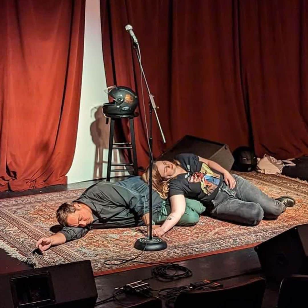 アンバー・タンブリンのインスタグラム：「Thank you to everyone who came out for the Pretend It’s A Boat tour. It was everything I needed. Thank you to the incredible poets who read along the way and all the venues and hosts who lovingly hosted us. Thank you Derrick for driving a motorcycle over 2,000 miles across 9 states for us to have this crazy adventure together once again. I’ll share a stage floor with you anytime, anywhere.   #PretendItsABoat   (📸 by @heartleafbooks @jordan_t_heath @whoisdansully」