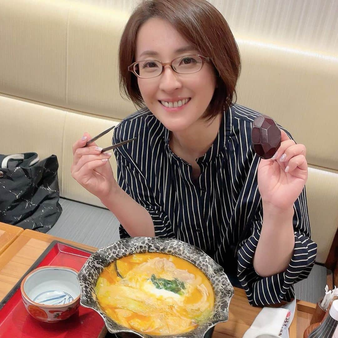 水田竜子のインスタグラム：「🍲🍲🍲 昨日のYouTube生配信 「竜子のあずましぃんでなぃかぃ？」の後は‼️ ・ お馴染みの 「ばんどう太郎」総本店さんへ🍲 ・ こちらのお店は いつも沢山のお客様がご来店してます❤︎ ・ 私はいつもの 白まるごま味噌煮込みうどん‼️ ・ 最高だぁ❤︎ ・ ・ ・ #水田竜子  #Japan #singer #演歌 #ばんどう太郎 #ばんどう太郎総本店 #白まるごま味噌煮込みうどん  #最高です！ #竜子のあずましぃんでないかぃ  #楽園堂」