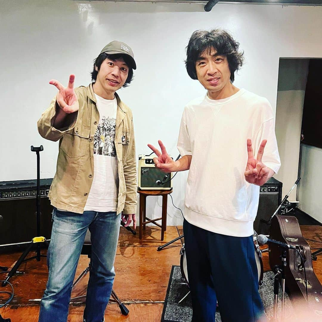 マツキタイジロウさんのインスタグラム写真 - (マツキタイジロウInstagram)「SCOOBIE TWO@岡山城下公会堂無事終了！お越しの皆様ありがとう！トモさんとのセッションも「我に返る」スキマもなくバキっと決まって気持ち良かった！明日の「hoshioto'23」も頑張ります！ #scoobietwo #トモフスキー #城下公会堂 #hoshioto」5月26日 22時49分 - taijiroumatsuki