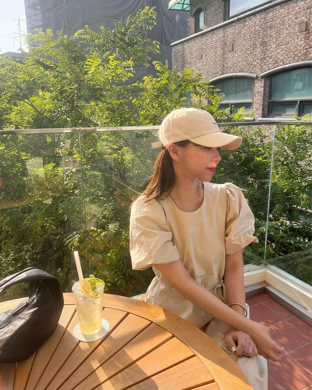 saanaaeのインスタグラム：「真夏日でちるってた日🫰🏻🌻  #NUEbyas #카페스타그램」