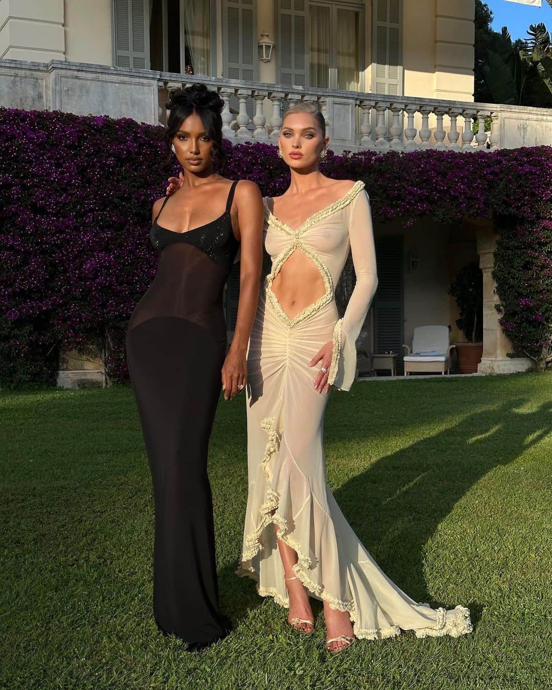 エルザ・ホスクのインスタグラム：「I’m crying😭 last night my beautiful friend @jastookes and I wore the @helsastudio Atelier collection to @amfar 🥺 these are two of seven dresses I designed for @helsastudio as the ultimate red carpet capsule, all hand made in LA from the most beautiful fabrics on the planet. The atelier collection will be avaliable exclusively on @fwrd and @revolve on June 8th. Thank you to my incredible team at @helsastudio @fwrd @revolve for all your hard work on this absolute dream collection✨✨✨」