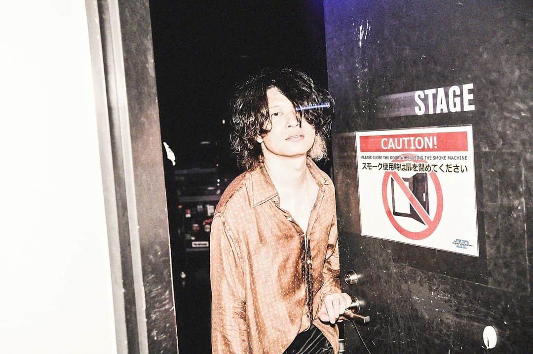 磯部寛之のインスタグラム：「Had a great time in Sapporo. Thank you all for coming out! Shout out to WurtS for his cool performance. Hiro 札幌最高に楽しかった。皆凄いわ。来てくれてありがとう。ワーツくんにも感謝です。札幌また会いましょう。ひろ #alexandros #sapporo #ディスフェス #札幌 @wurts2021」