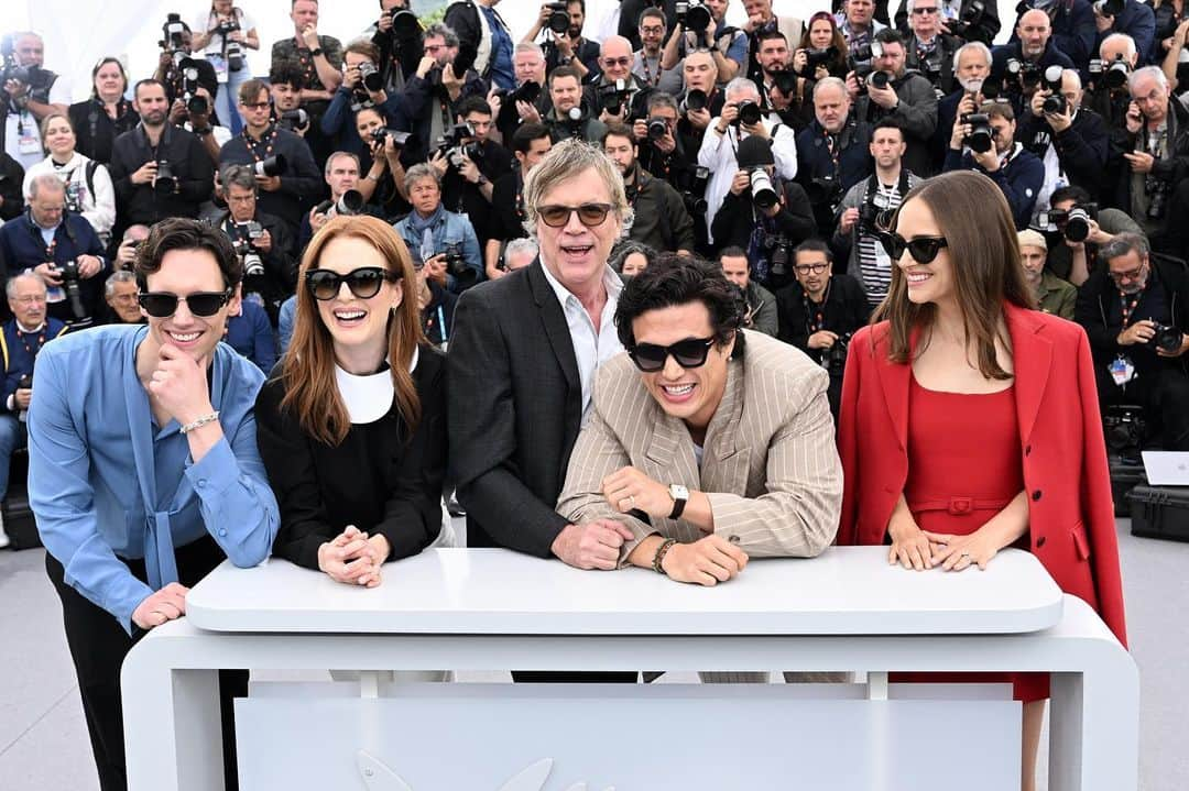 ナタリー・ポートマンのインスタグラム：「It was a dream to make #MayDecember with @juliannemoore, @melton, @corymichaelsmith, and #ToddHaynes and I’m so excited to now share it with you all. @festivaldecannes @mountaina   Dress @dior  Hair @mararoszak  Makeup @miwookim  Styling #RyanHastings  📸 Stephanie Cardinale - Corbis/Corbis via @gettyimages」