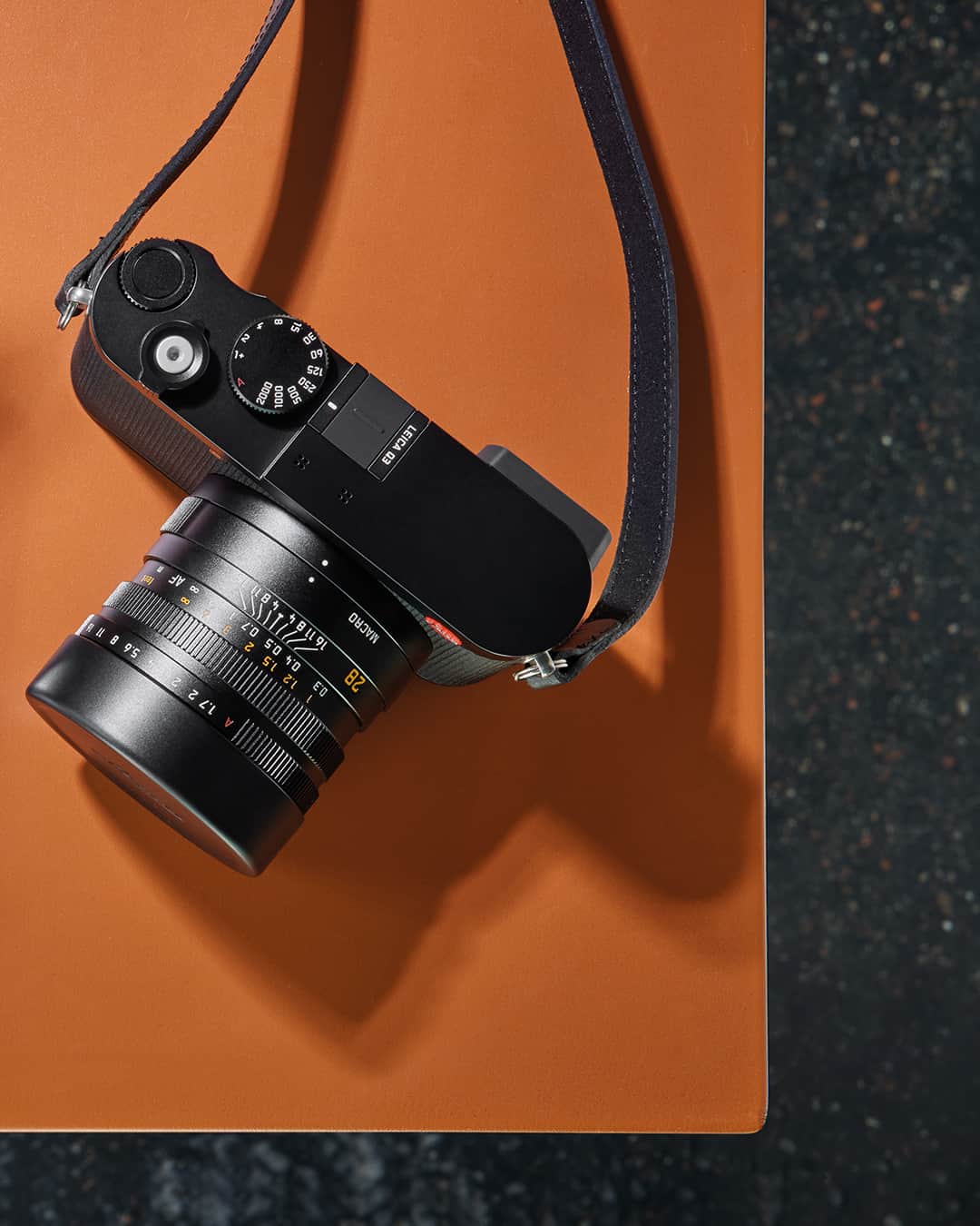 ライカさんのインスタグラム写真 - (ライカInstagram)「Meet the Leica Q3. It's fast, it's practical. It's as unique as you.  Built with the Summilux 28 mm f/1.7 ASPH lens, the #NEW Leica Q3 empowers you to tell your stories in detail and film in 8K resolution.  Check our Website through our bio link  #LeicaCamera #Leica #🔴📷 #LeicaQ3」5月26日 23時00分 - leica_camera