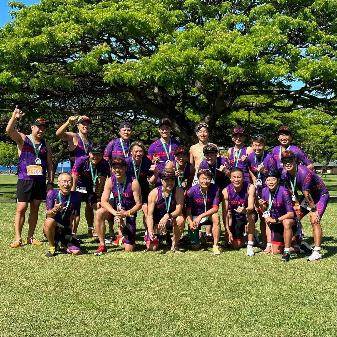 野原遥さんのインスタグラム写真 - (野原遥Instagram)「#Hawaii #ホノルル  夫のトライアスロン初挑戦は、本当に感動そのもの。 仕事で時間が無い中、やると決めた事に対して一切の妥協を許さない夫のここ数ヶ月の生活を思い返すと余計に感動するものです。  夫と出会わなければ、私の人生でホノルルマラソンにもトライアスロンにも携わることはなかったな。  日々感化されまくりまして、私は今年ホノルルフルマラソンに挑戦すると決めました🔥笑 まさか自分が… とは思いつつ、自分の人生設計を逆算すると、今年チャレンジする以外の選択がなかったというわけです。笑  そんな私達の側にいて支えてくだる皆様、そして素晴らしいチームに招いてくださったM.I.Tの皆様には本当に感謝です。  何かに挑戦し続ける、そんな夫婦でいられるように😁  #Honolulu #waikiki #ホノルルトライアスロン2023 #honolulu #プリンスワイキキ #princewaikiki」5月26日 23時00分 - noharu1021