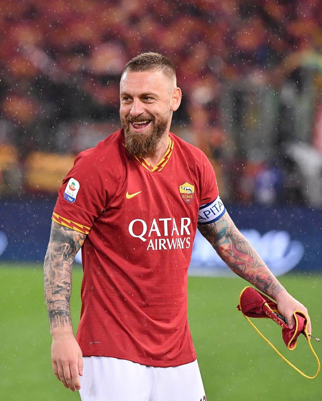 ASローマさんのインスタグラム写真 - (ASローマInstagram)「Four years ago today… 💭   Daniele De Rossi’s final game for Roma. ❤️  We’re not crying, you are. 😭  #ASRoma | #OnThisDay」5月26日 23時10分 - officialasroma