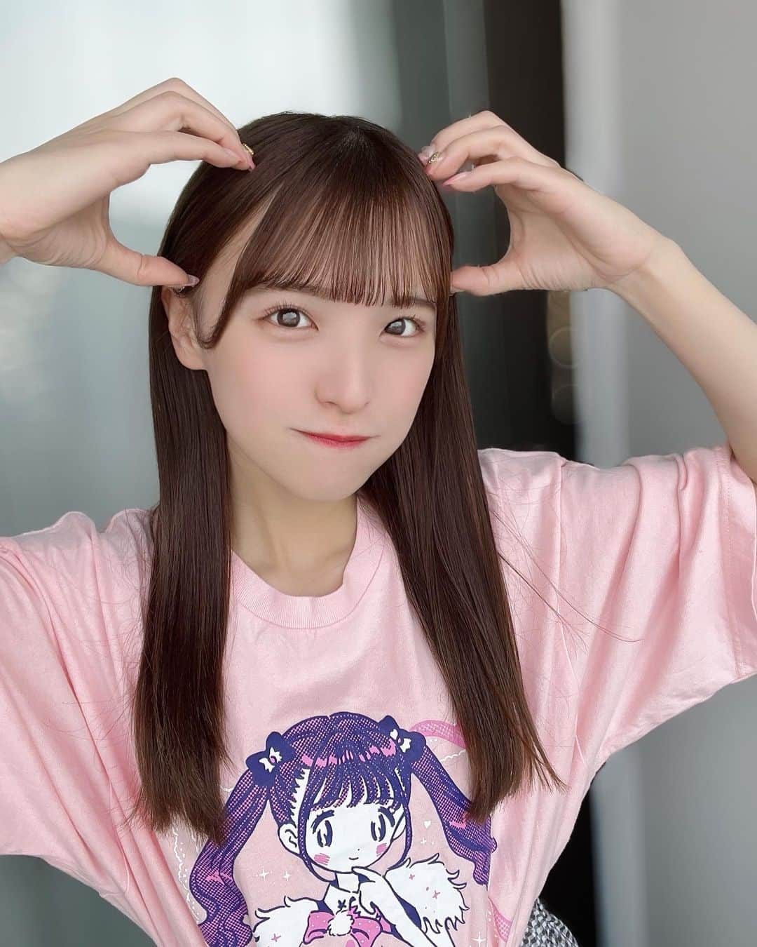 茉城奈那さんのインスタグラム写真 - (茉城奈那Instagram)「どこでも着用できちゃうましろななTシャツ( ⑉¯ ꇴ ¯⑉ ) ⁡ ⁡ ⁡ ⁡ ⁡ ⁡ ⁡ ⁡ #アイドル #地下アイドル #idol #ınstagood #ヘアアレンジ #ストレートヘア #ピンクブラウン #ブラウンカラー #グレージュ #生誕tシャツ」5月26日 23時07分 - nanchan_1010