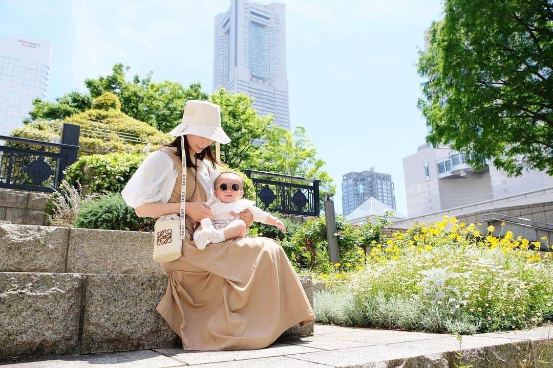 筒井萌子のインスタグラム：「*  　ここ最近の気候が最高で 　ピクニック⛺️したりお散歩で沢山歩いたり𖦊 　昨日も2万歩以上歩いてたよ〜⌣̈⃝♡⌣̈⃝♡ ‎ 　友達と話しながらスタスタ歩くとあっという間◡̈⃝  　┈┈┈┈┈┈┈ ❁ ❁ ❁ ┈┈┈┈┈┈┈┈  　#サイベックス #サイベックスメリオ #baby 　#プレママ #出産準備 #生後3ヶ月 #両親学級　 　#プレママ教室 #baby #令和4年ベビー　 　#第一子 #秋生まれベビー #9月生まれ 　#育児日記 #子育て日記 #令和4年ベビー　 　#出産準備 #出産祝い #親子モデル #赤ちゃんモデル 　#ニューボーンフォト #newbornphotography  　#お食い初め #生後100日 #女の子ベビー 　#離乳食 #離乳食準備 #離乳食準備グッズ 　#フルーツフィーダー #fruitsfeeder」