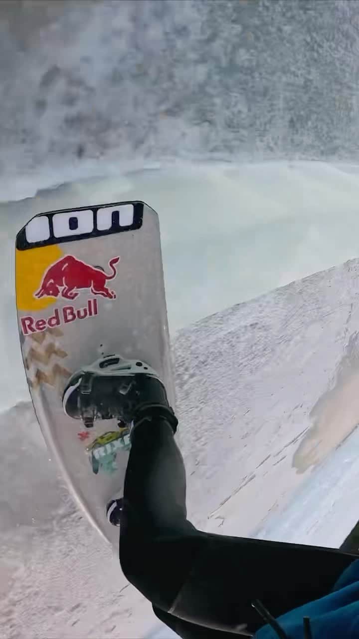 のインスタグラム：「@nikguehrs’ commentary makes this 100x better, and no one can tell us otherwise 😂  #redbull #givesyouwiings #wakeboarding #frozen #lake #wintersports #wakeskate #watersports」
