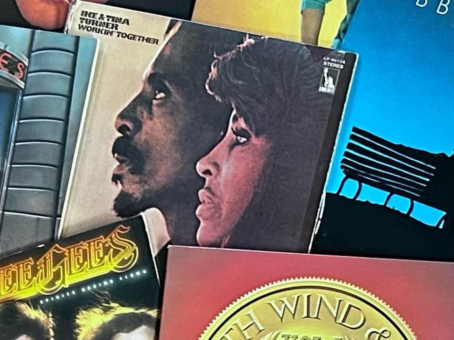 土屋眞弓のインスタグラム：「Ike and Tina Turner  好き❤️ 青春時代の良き思い出がたくさんある😍 まだ十代だったけれど好きなアーティストの曲を好きなだけ聴いていたこと思い出して 今そんな時間が無いのは何故だろうとか 一日中何もせず音楽聴くことって必要かもとか CDではなくレコードでね いいアルバムたくさん持っているから昔を懐かしんで思い出に浸ってみようかな〜😊  #tinaturner  #ikeandtinaturner」