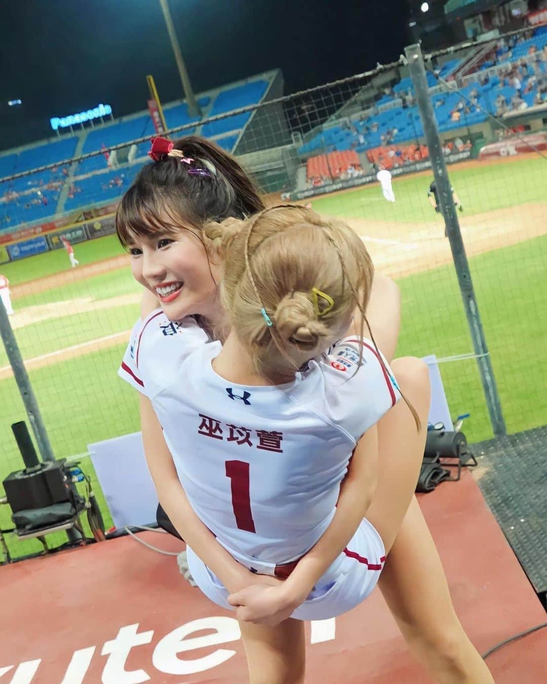 琳妲さんのインスタグラム写真 - (琳妲Instagram)「⚾️ 五月球賽結束 大家繼續努力  我們六月再戰起來💪🏻  好會流汗の🥚💦  #樂天女孩 #桃猿最強 #rakutengirls琳妲」5月26日 23時23分 - linda831212