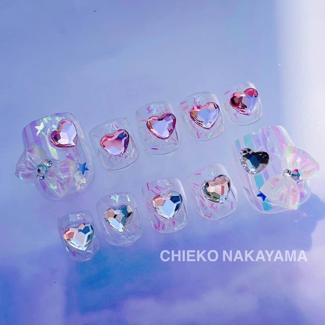 なかやまちえこのインスタグラム：「魔法少女ネイル フットネイルver.⠀ ⠀ @nailvenus_magazine 掲載ネイルです💅⠀ @udagawadaisuke ⠀ ⠀ @preanfaofficial ⠀ PREXY オーロラエフェクトフィルムとグリッターとハートのストーン♡⠀ ⠀ #nail #nails #nailart #ネイル #美甲 #ネイルアート  #japanesenailart #manucure #japanesenails #manicurist #gelnails #أظافر #네일아트 #미용  #เพ้นท์เล็บ #artedeuñas #เพ้นท์เล็บเจล #ジェルネイルデザイン #ネイルデザイン #nagelkunst #かわいい #ゆめかわ #魔法少女ネイル #ゆめかわネイル #かわいいネイル」