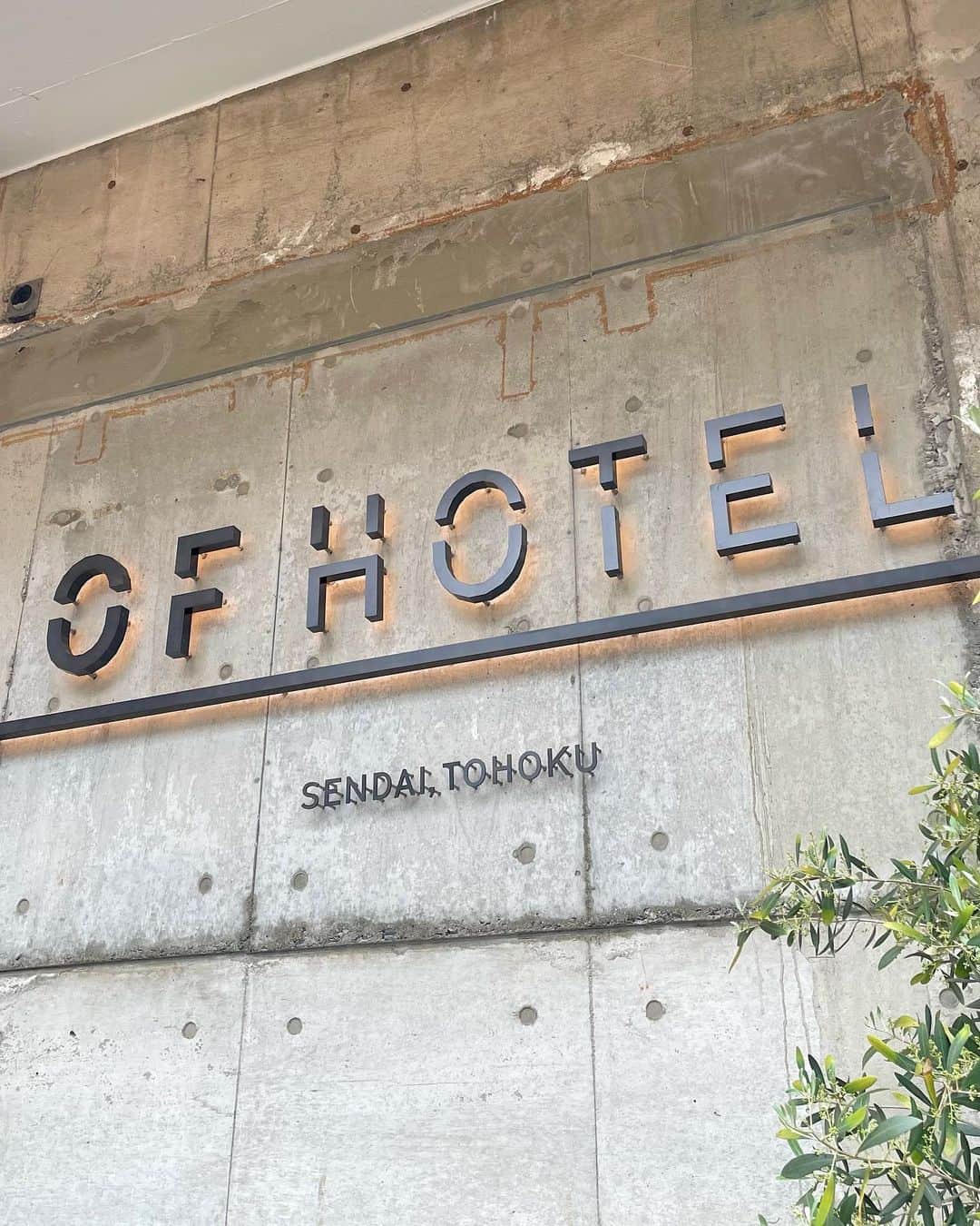 志乃さんのインスタグラム写真 - (志乃Instagram)「.  アートの展示もあって 美術館のような空間🔩  #ofhotel #オブホテル #仙台ホテル」5月28日 21時00分 - shino.1226