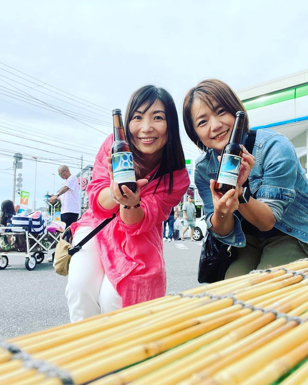 府川唯未さんのインスタグラム写真 - (府川唯未Instagram)「圧巻の逗子海岸花火大会✨✨本当に綺麗！！今まで見た花火の中で多分1番凄かった気がする😌 お友達が朝早くから場所取りしてくれました😭」5月26日 23時49分 - yumifukawa_official