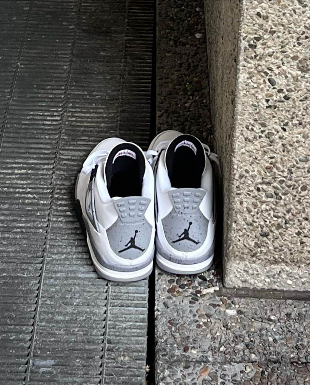 DJ Clark Kentさんのインスタグラム写真 - (DJ Clark KentInstagram)「White/Cement IV’s • Downtown LA • Near Fig & The 110 • Find Them, Take A Pic, Post Them, Tag Me, Keep Them • GO!!」5月26日 23時51分 - djclarkkent