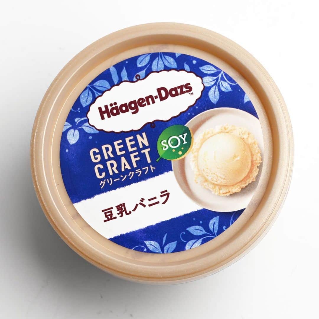 アイスマン福留さんのインスタグラム写真 - (アイスマン福留Instagram)「これ、是非一度食べてみてください！ハーゲンダッツ『GREEN CRAFT 豆乳バニラ』。植物性ミルク使用アイスの概念がガラッと変わります。マダガスカル産バニラの香りと豆乳の風味が織りなす贅沢な味は感動のおいしさ！乳不使用なので ≪氷菓≫ になりますが、超濃厚でクリーミー！✨  #豆乳 #豆乳バニラ #豆乳アイス #グリーンクラフト #haagendazs #ハーゲンダッツ #植物性ミルク #乳不使用 #アイス #おいしい #健康 #スイーツ #デザート #アイスマニア #アイスマン福留 #icecream #JapaneseIceCream #icecreamlover #icecreamtime #icecreamday #icecreamlove #icecreamporn #JapaneseIceCream #foodporn #foodie #instafood #foodstagram #yummy #yum #delicious #foodphotography」5月27日 0時02分 - iceman_ax
