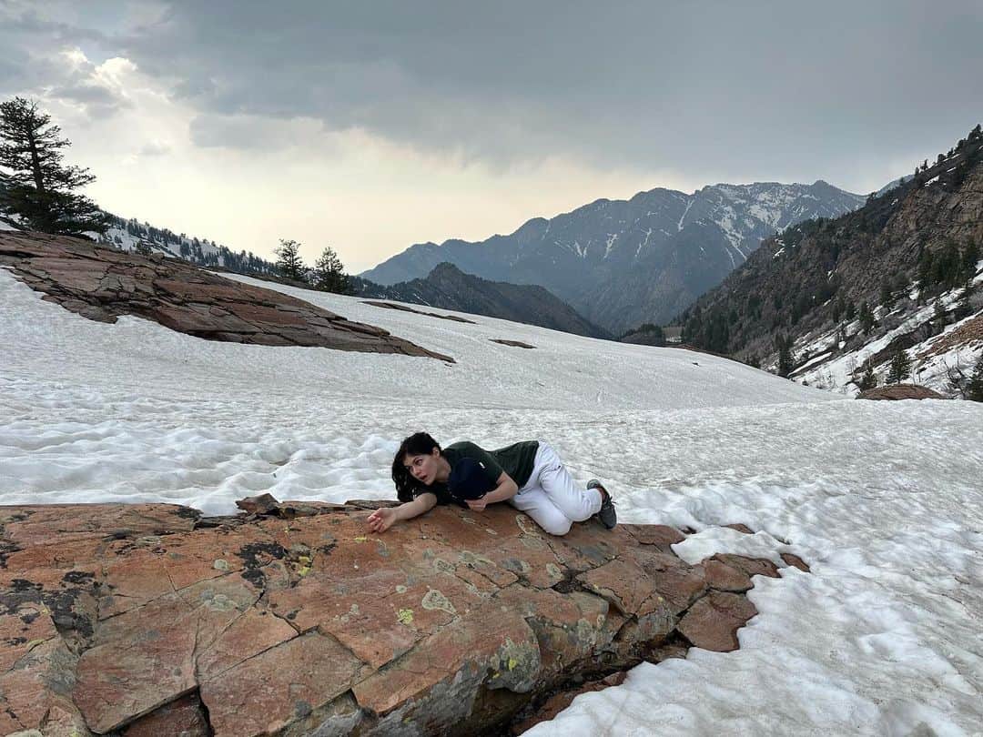 アレクサンドラ・ダダリオのインスタグラム：「“And you may ask yourself, ‘Am I right, am I wrong?’ And you may say to yourself, ‘My God, what have I done?’” -me, on this hike」