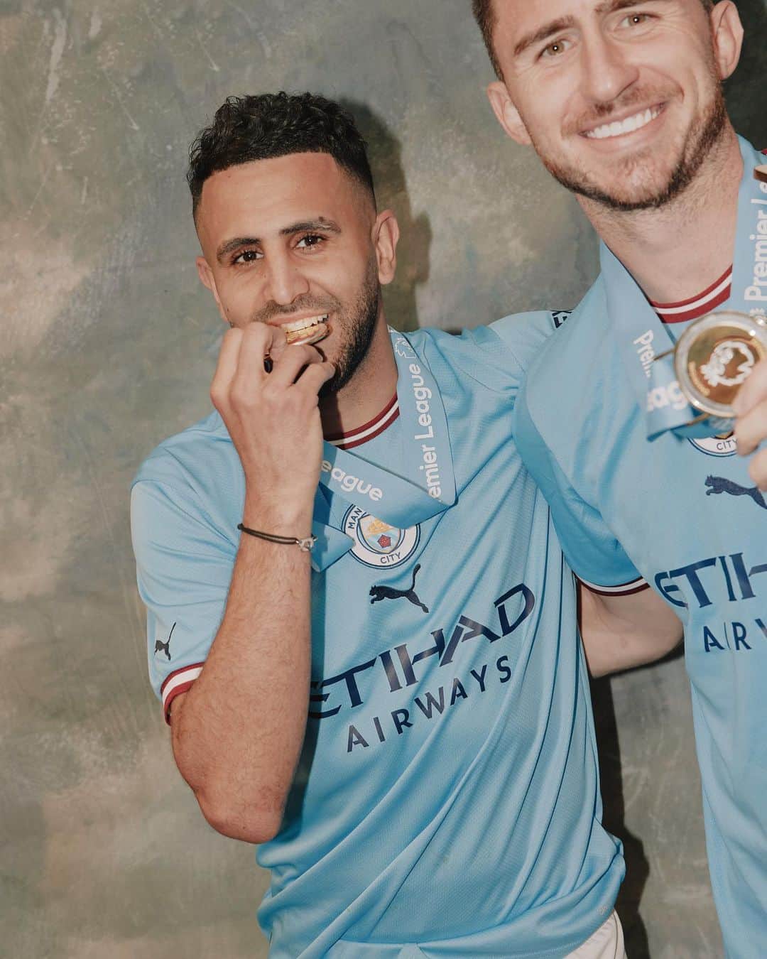リヤド・マフレズのインスタグラム：「🥇🤚🏼 @laporte」