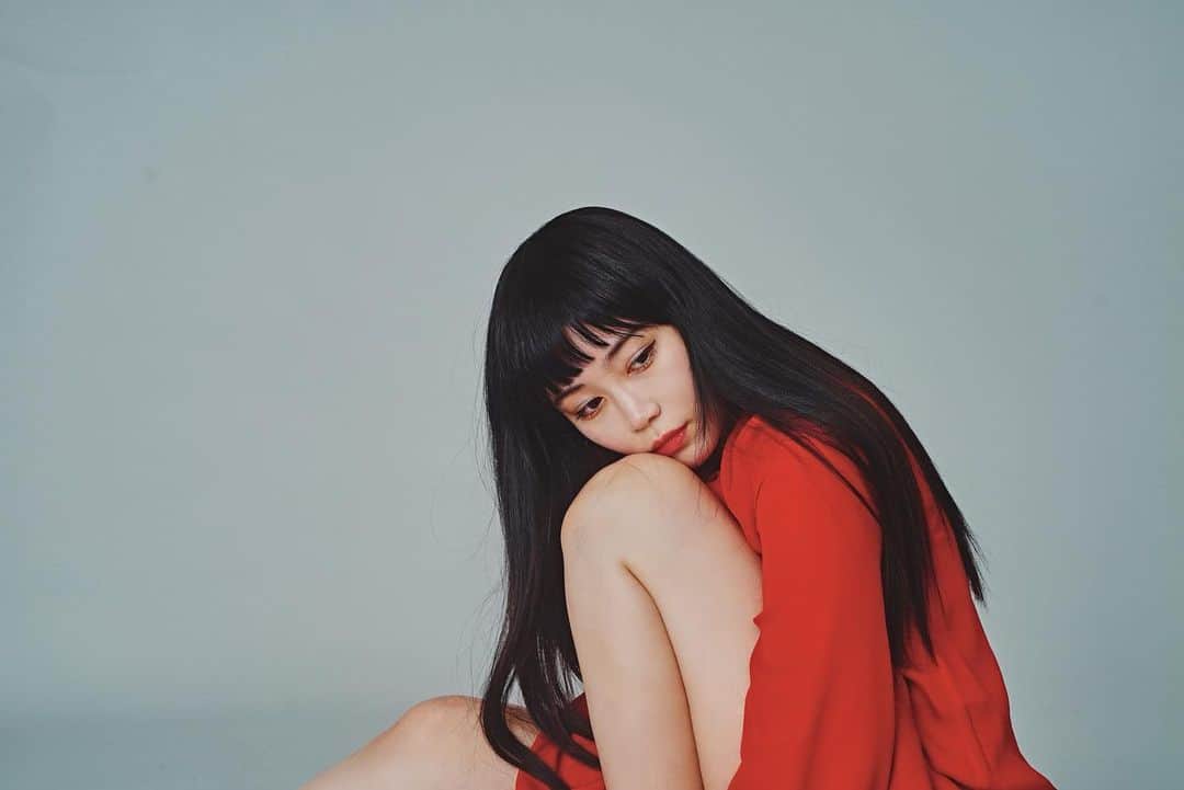 鷲尾伶菜のインスタグラム：「❤️🖤」