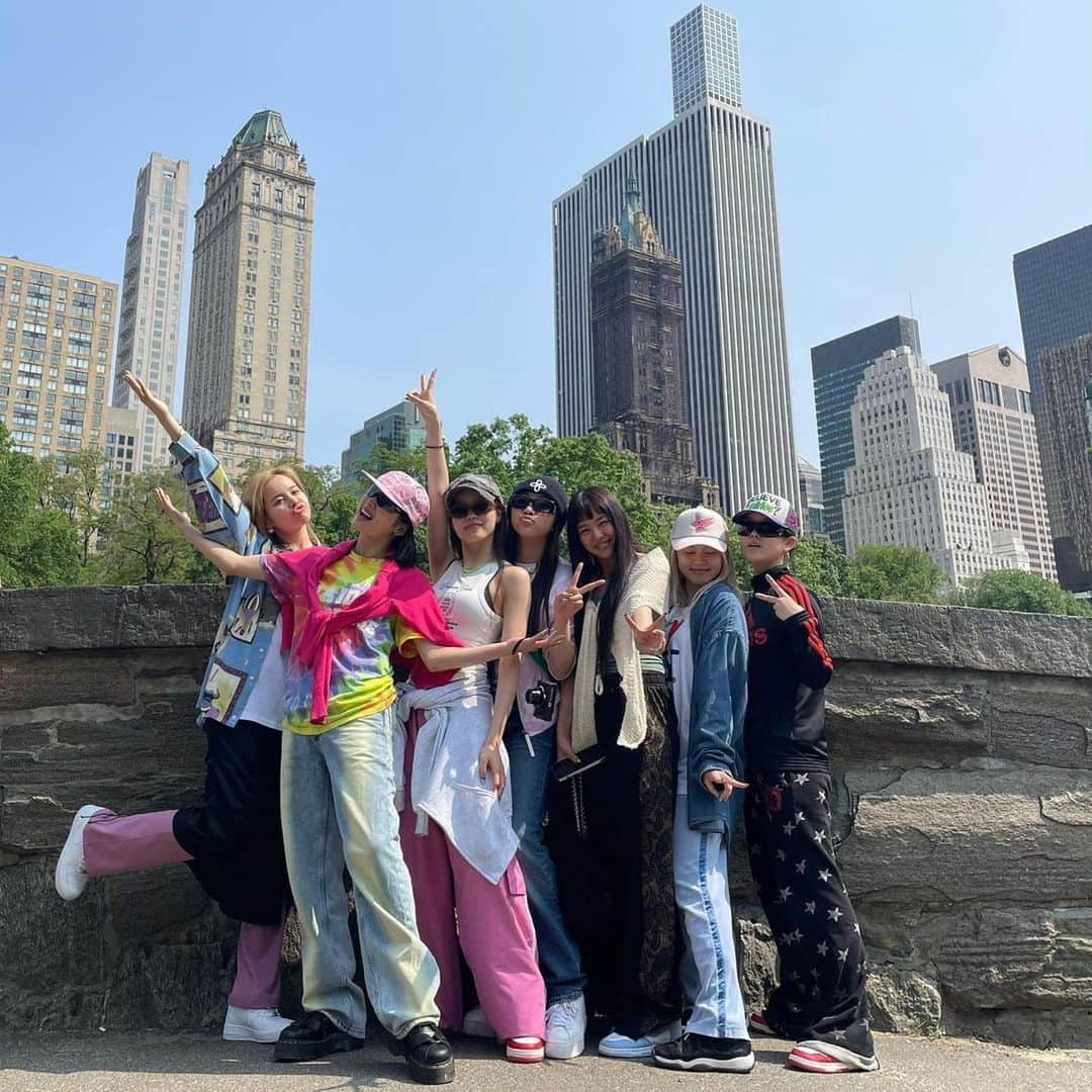 XGさんのインスタグラム写真 - (XGInstagram)「#CHISA  XG in Central Park🐎🍃🩷  #healing #goodvibes  #centralpark」5月27日 0時01分 - xgofficial