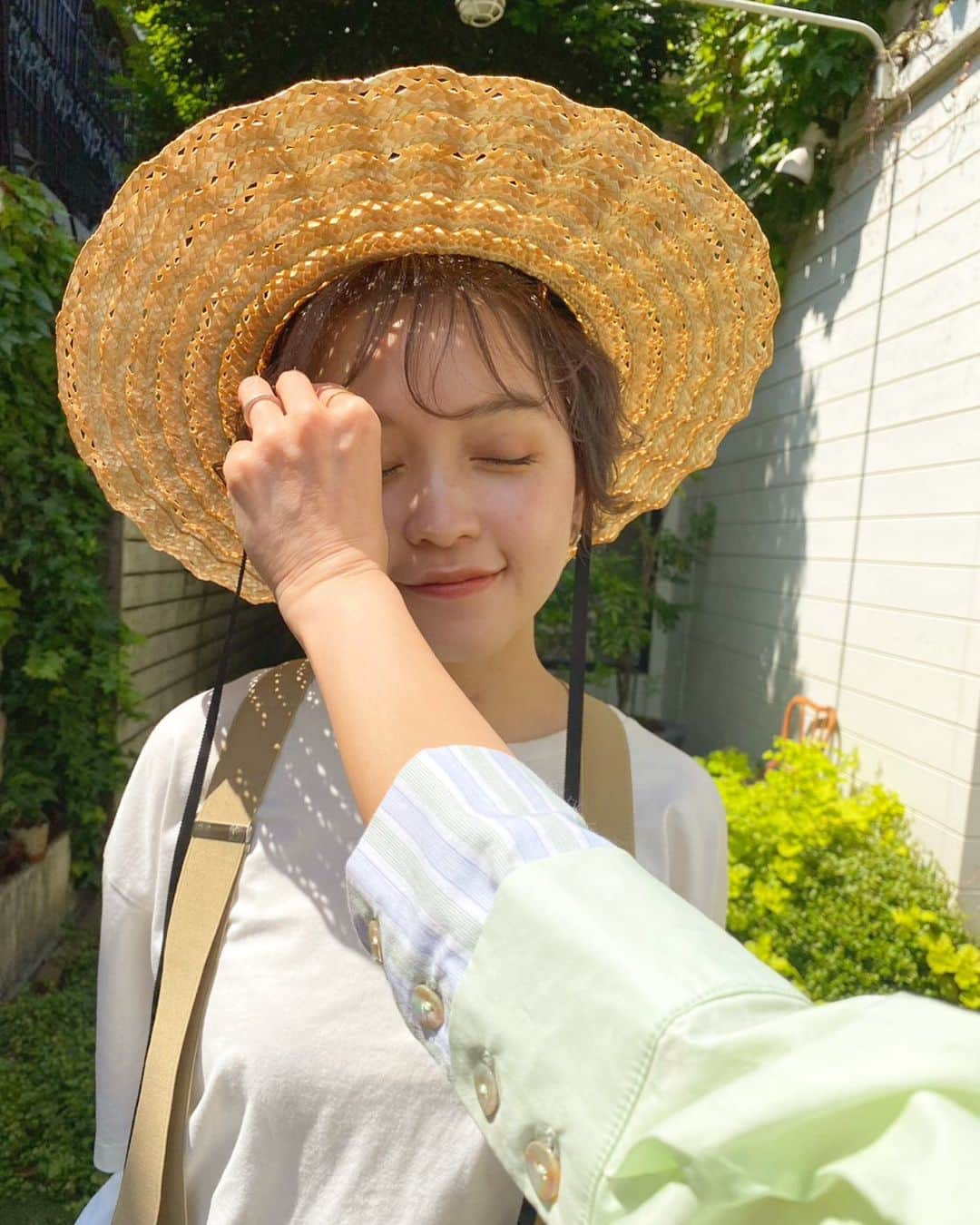 大塚りりあさんのインスタグラム写真 - (大塚りりあInstagram)「東京らしいじめっとした夏がだんだん近づいてきたね🌻  ⁡ ⁡ ⁡ ⁡ ⁡ ⁡ #撮影 #被写体 #サロモ #サロンモデル #salonmodel #ショートヘア #マッシュショート #ベリーショート #りりあしょーと #shorthair #モデル #model #アンニュイ #ハイトーン #春夏撮影 #撮影募集 ⁡ ⁡」5月27日 0時01分 - riria_ohtsuka