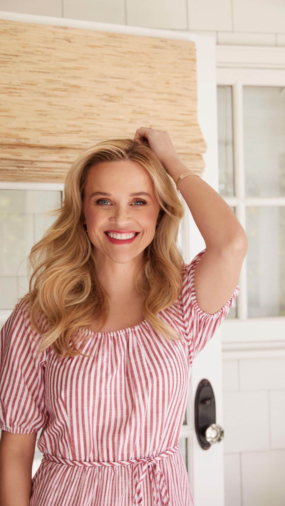 リース・ウィザースプーンのインスタグラム：「Summertime and the livin’ is easy ☀️✨ Shop the @draperjames RSVP Summer Collection at @kohls now!」