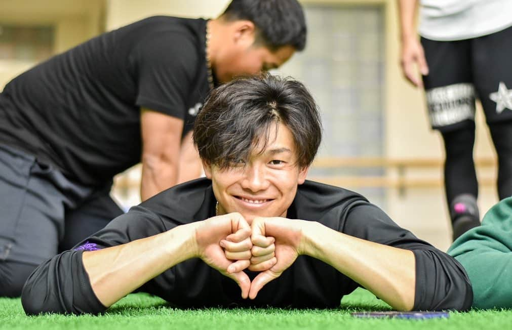 梅野隆太郎さんのインスタグラム写真 - (梅野隆太郎Instagram)「桐‼️ 初勝利おめでとう㊗️！ 素晴らしい‼︎good job👏  そして京己もおかえりなさい✌️  #梅野隆太郎 #湯浅京己 #桐敷拓馬 #小幡竜平 #山本祐大 #清水優心 #team梅野  #初勝利 #1勝目 #おめでとう🎉 #勝つバイ  #勝つバイ泥棒 #岩崎優 #安定のピッチング  #おやすみなさい🌙」5月27日 0時13分 - ryutaro_umeno_official