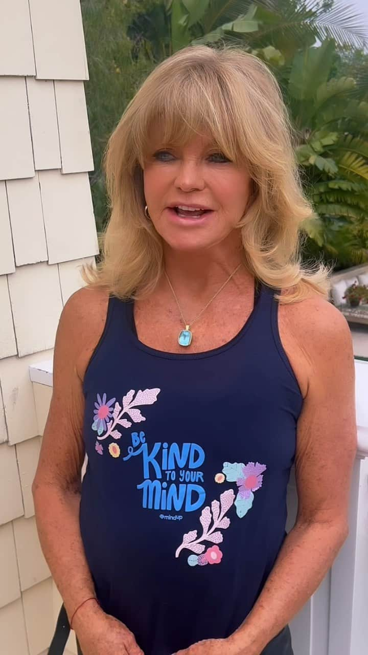 ゴールディ・ホーンのインスタグラム：「Totally excited about our new “Be Kind to Your Mind” tees, tanks and sweatshirts created by @mindup in honor of Mental Health Awareness Month! But first, I wanted to share with you a little about what it means to be kind to your mind🧠🩷  All proceeds will benefit MindUP and help us build stronger and healthier brains for a better future.  Available now at the link in my bio 🩵  #mentalhealthawarenessmonth #bekindtoyourmind #mentalhealthawareness #mindup #mentalhealth」