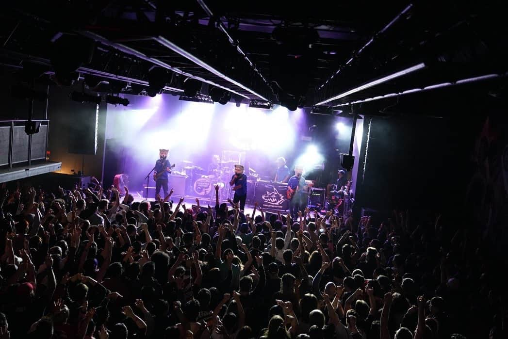 Man With A Missionさんのインスタグラム写真 - (Man With A MissionInstagram)「Wolves on Parade at The Axis Club Toronto!  Third time in Toronto and the best night ever! Big thanks to everyone!  #manwithamission #mwam #wolvesonparade #toronto #canada #axisclub」5月27日 0時29分 - mwamofficial