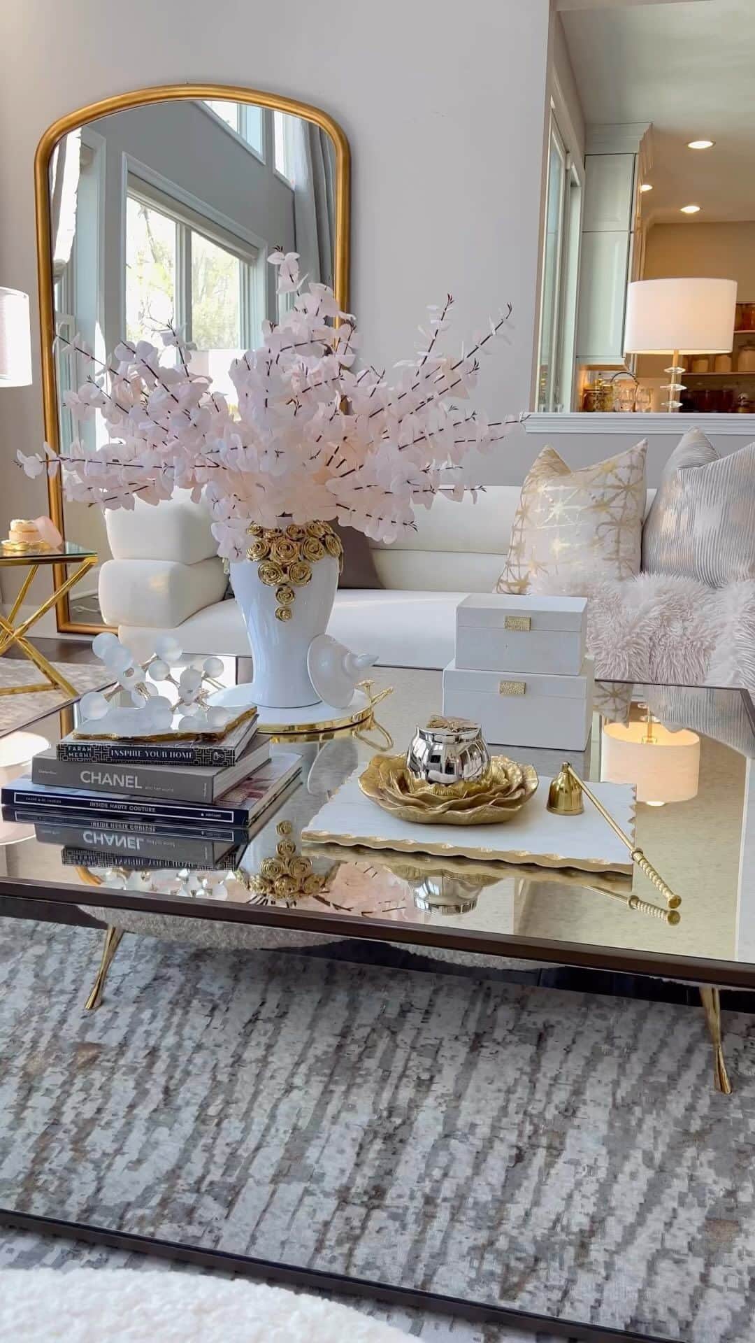 のインスタグラム：「We are LIVE✨🎉 Take 35% off EVERYTHING on inspiremehomedecor.com right now for our Memorial Day Weekend Sale! Ginger jars, florals, dinnerware, trays, decor for every room, everything is FAIR GAME! Take advantage of our amazing sale now through Monday May 29th at Midnight! And enjoy faster shipping on your orders💫  Shop our sale now, link in bio! inspiremehomedecor.com」