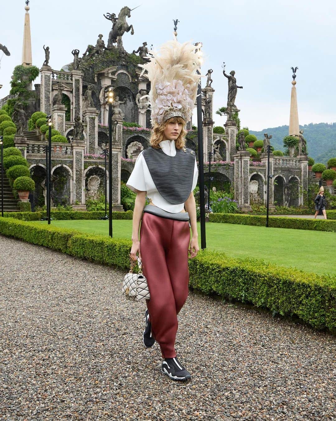 LVMHさんのインスタグラム写真 - (LVMHInstagram)「Discover @louisvuitton Women’s Cruise 2024 collection featuring audacious silhouettes, neoprene textures and mythical accents. ​  Transforming from the aquatic to the botanical, @nicolasghesquiere’s collection creates a dreamlike fantasy of lake-inspired silhouettes accented by modern details with a Baroque flair.​  #LVMH #LouisVuitton #LVCruise24」5月27日 0時54分 - lvmh