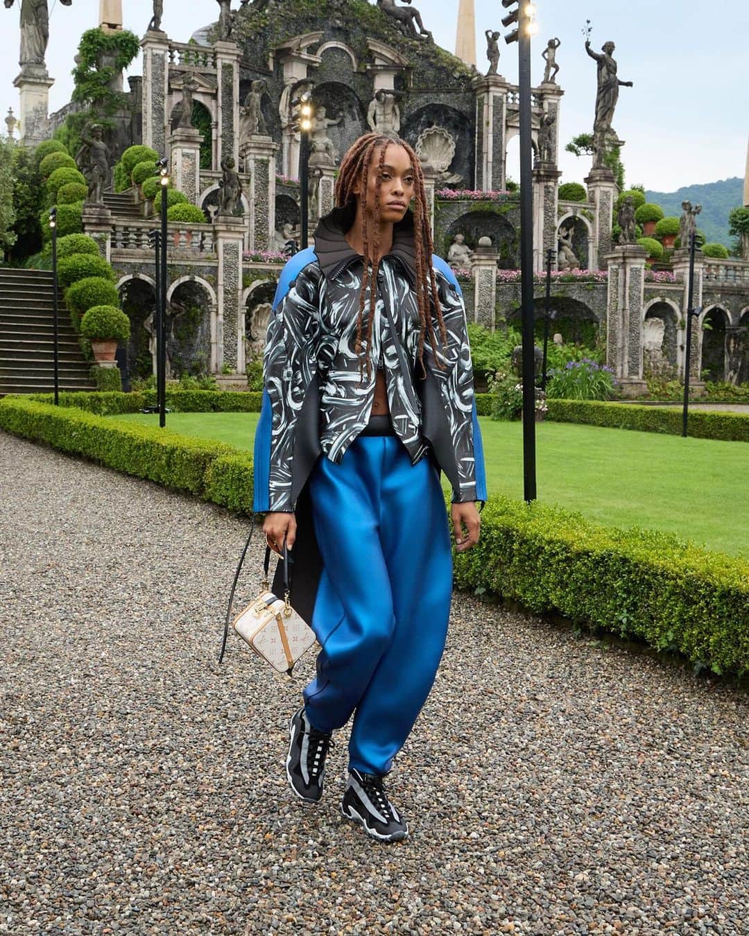 LVMHのインスタグラム：「Discover @louisvuitton Women’s Cruise 2024 collection featuring audacious silhouettes, neoprene textures and mythical accents. ​  Transforming from the aquatic to the botanical, @nicolasghesquiere’s collection creates a dreamlike fantasy of lake-inspired silhouettes accented by modern details with a Baroque flair.​  #LVMH #LouisVuitton #LVCruise24」