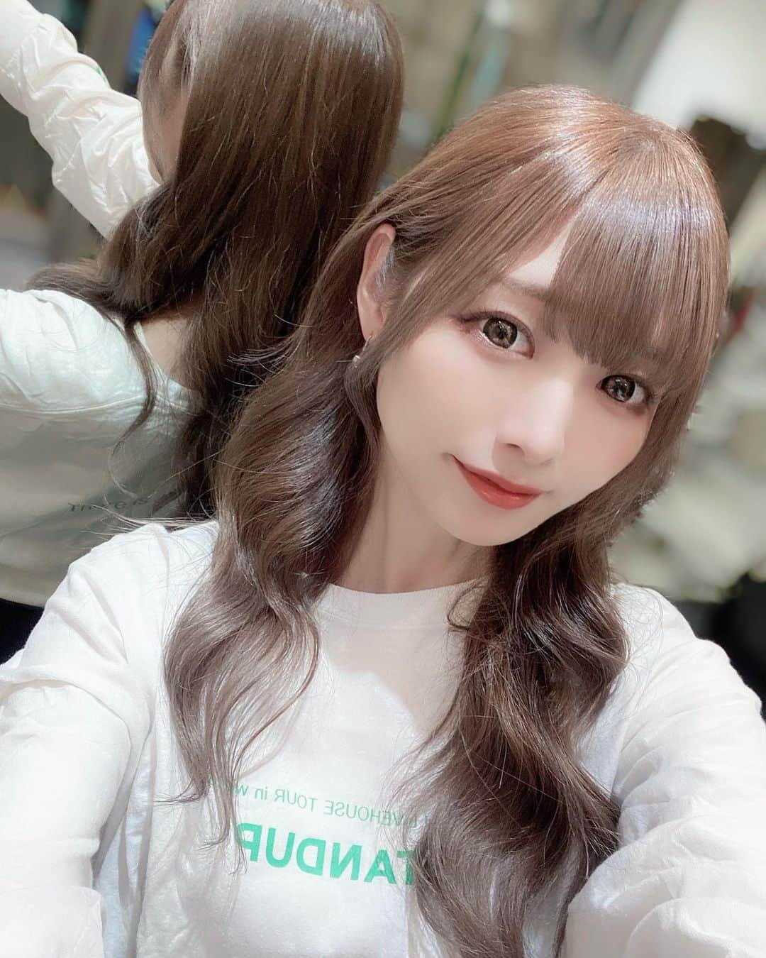 望月みゆさんのインスタグラム写真 - (望月みゆInstagram)「ヘアカラー可愛くて 毎日楽しい₍₍ (ง ᐛ )ว ⁾⁾笑 . アッシュブラウンにしてもらいました🎀 . 【LANDS】 担当: MASAMI @masami_lands  いつもありがとうございます❣️ . . #アッシュブラウン #セミロング #ヘアカラー  #望月みゆ  #みゆちぃ　#miyuchy #バンもん　#banmon #japanesegirl  #japaneseidol」5月27日 0時58分 - myc416