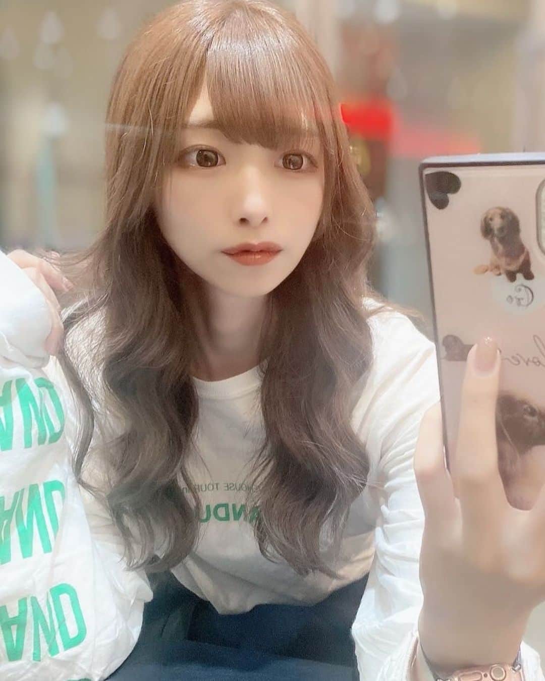 望月みゆのインスタグラム：「ヘアカラー可愛くて 毎日楽しい₍₍ (ง ᐛ )ว ⁾⁾笑 . アッシュブラウンにしてもらいました🎀 . 【LANDS】 担当: MASAMI @masami_lands  いつもありがとうございます❣️ . . #アッシュブラウン #セミロング #ヘアカラー  #望月みゆ  #みゆちぃ　#miyuchy #バンもん　#banmon #japanesegirl  #japaneseidol」